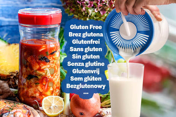 Montaje de alimentos fermentados sin gluten, con un tarro de verduras y una mano sirviendo kéfir de leche.