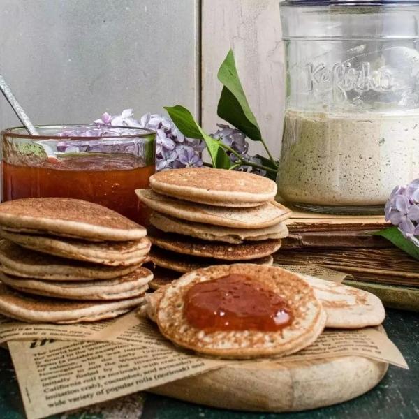 hotcakes con mermelada de fresa