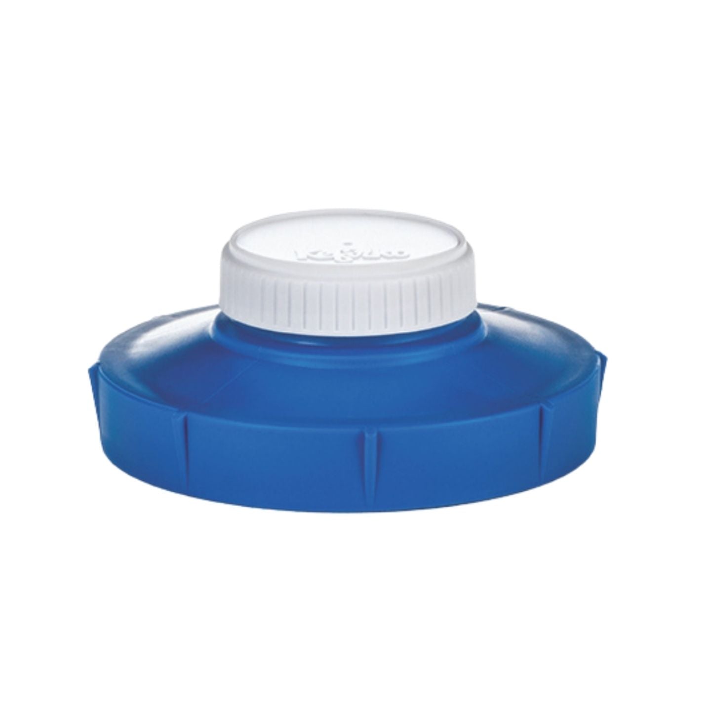 tarros de cristal con tapa azul haciendo segunda fermentacion de kefir